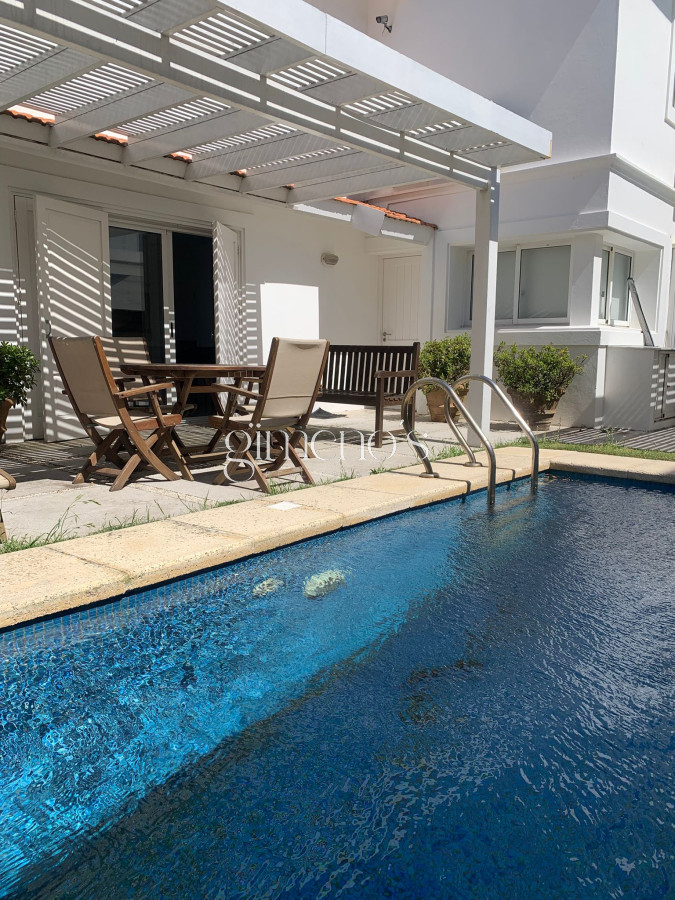 Casa ID.674 - GRAN CASA EN VENTA, PRIMERA LÍNEA