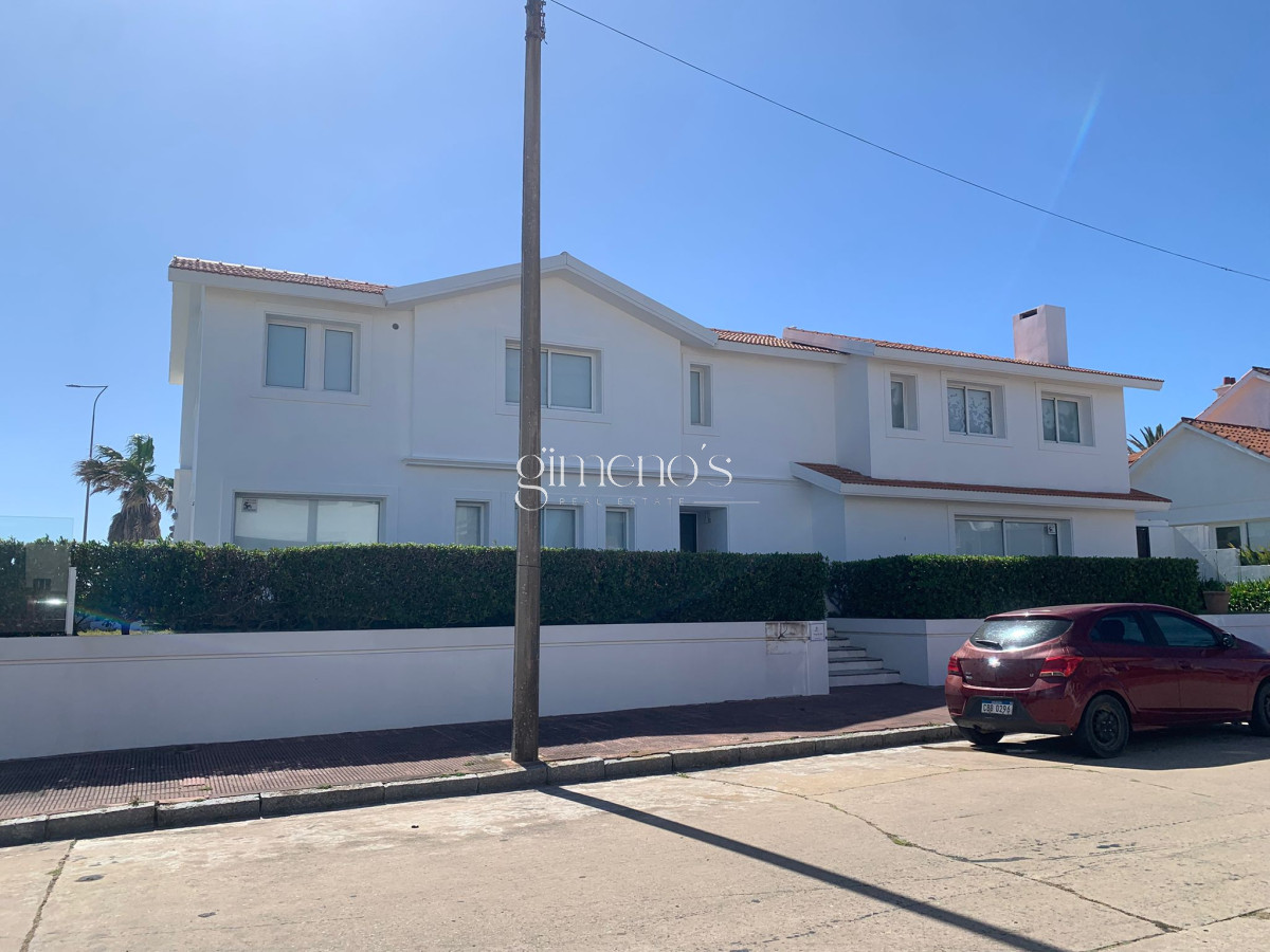 Casa ID.674 - GRAN CASA EN VENTA, PRIMERA LÍNEA