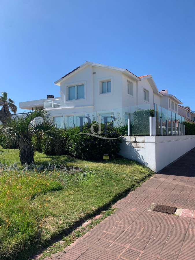 Casa en primera fila | Península de Punta del Este | Frente al mar - Imagen 2