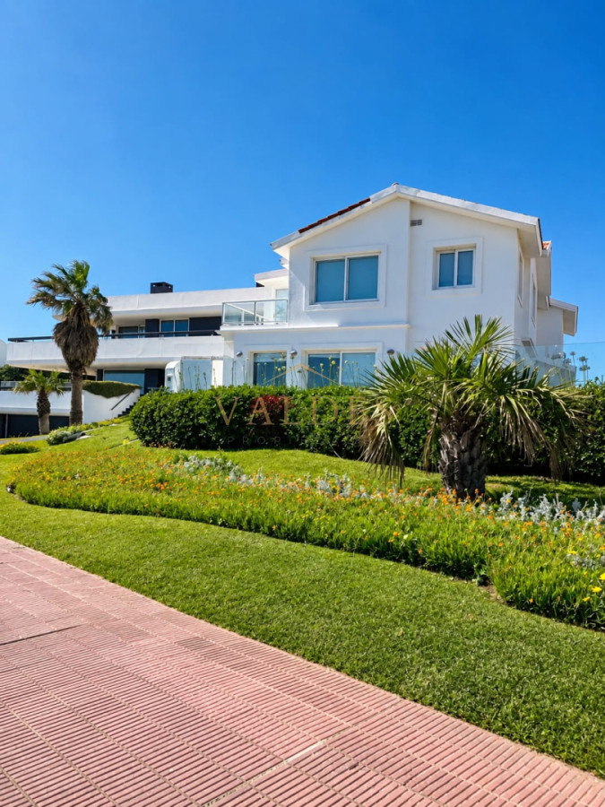 Casa ID.4854 - GRAN CASA EN VENTA, PRIMERA LÍNEA