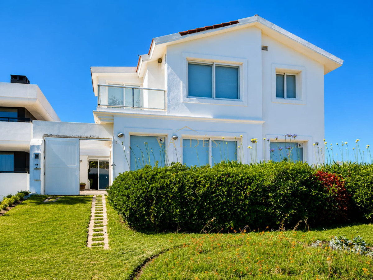 Casa ID.4854 - GRAN CASA EN VENTA, PRIMERA LÍNEA