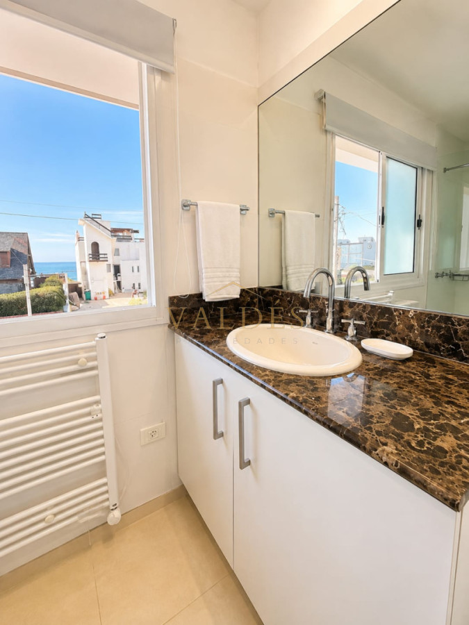Casa ID.4854 - GRAN CASA EN VENTA, PRIMERA LÍNEA