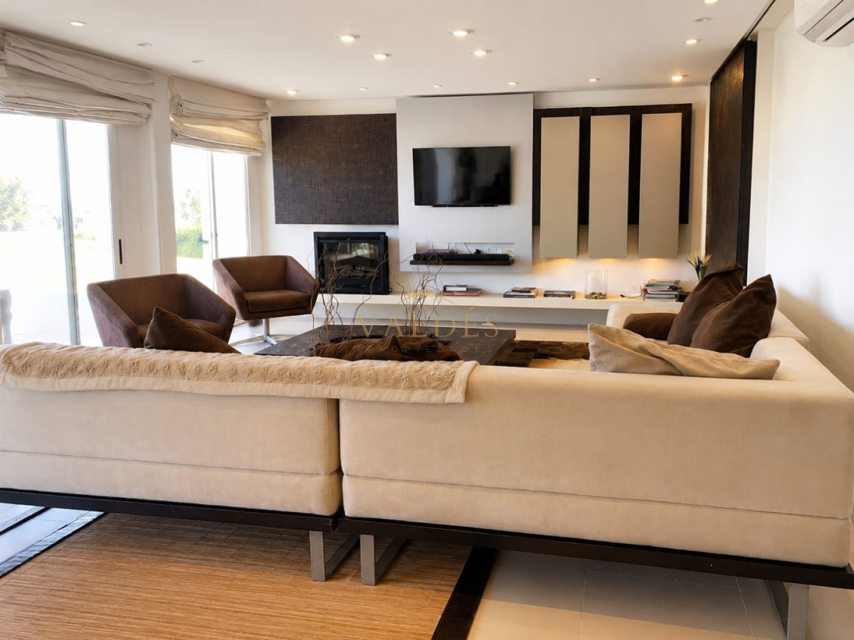 Casa ID.4854 - GRAN CASA EN VENTA, PRIMERA LÍNEA