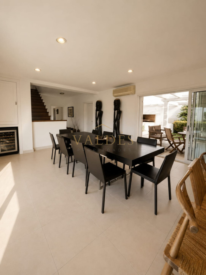 Casa ID.4854 - GRAN CASA EN VENTA, PRIMERA LÍNEA