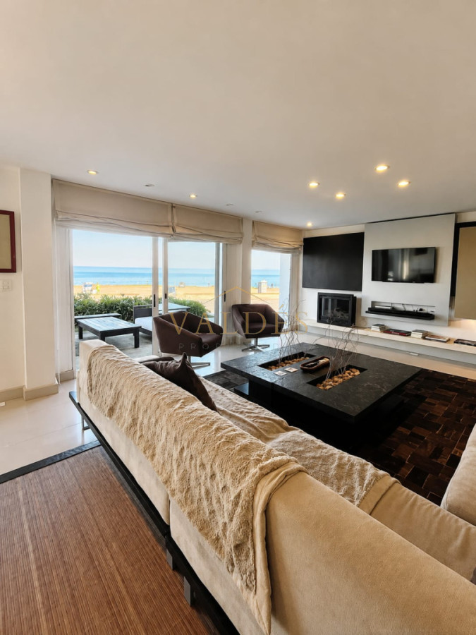 Casa ID.4854 - GRAN CASA EN VENTA, PRIMERA LÍNEA