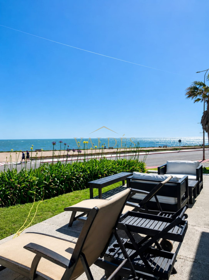 Casa ID.4854 - GRAN CASA EN VENTA, PRIMERA LÍNEA