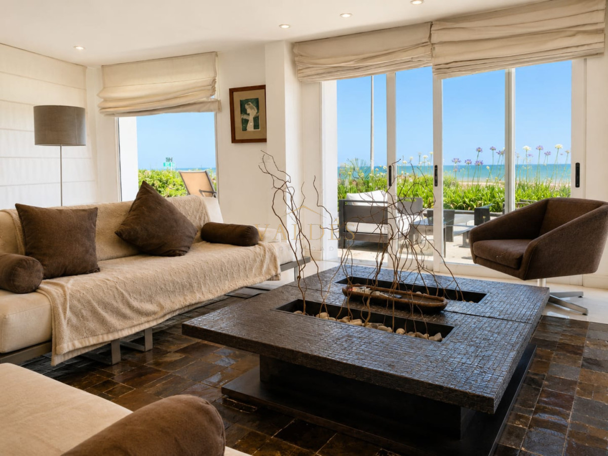 Casa ID.4854 - GRAN CASA EN VENTA, PRIMERA LÍNEA