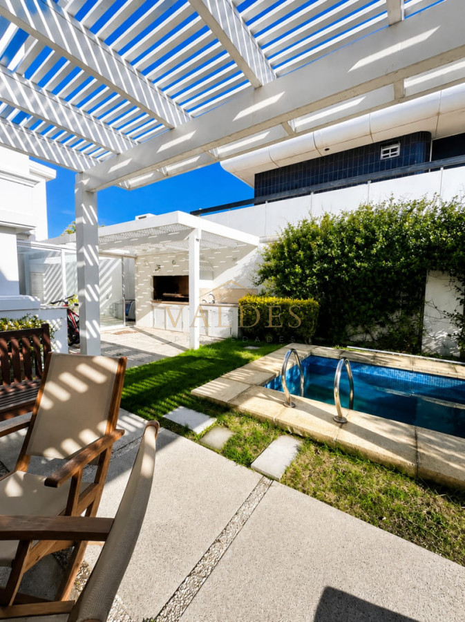 Casa ID.4854 - GRAN CASA EN VENTA, PRIMERA LÍNEA