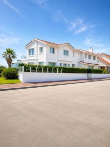 GRAN CASA EN VENTA, PRIMERA LÍNEA