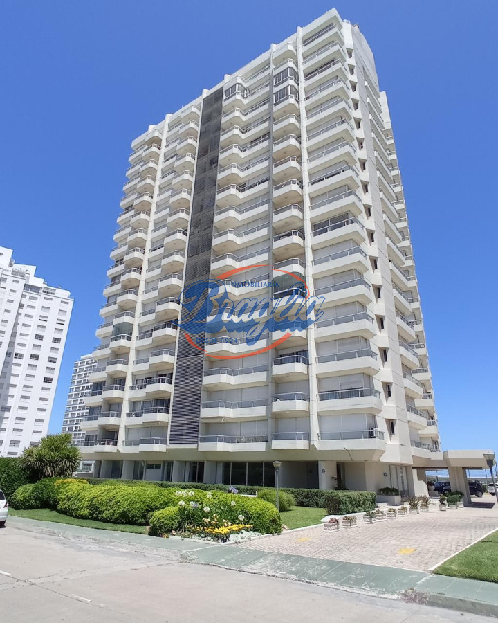 HERMOSO APTO SOBRE AV CHIVERTA A 100 MTS DEL MAR