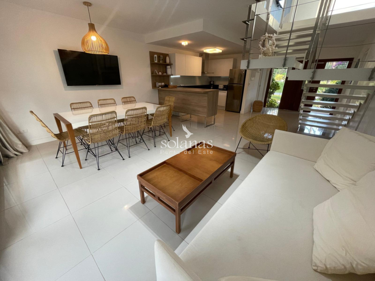 Casa ID.208 - Excelente Casa en Solanas - 3 Dormitorios, Parrillero y Piscina