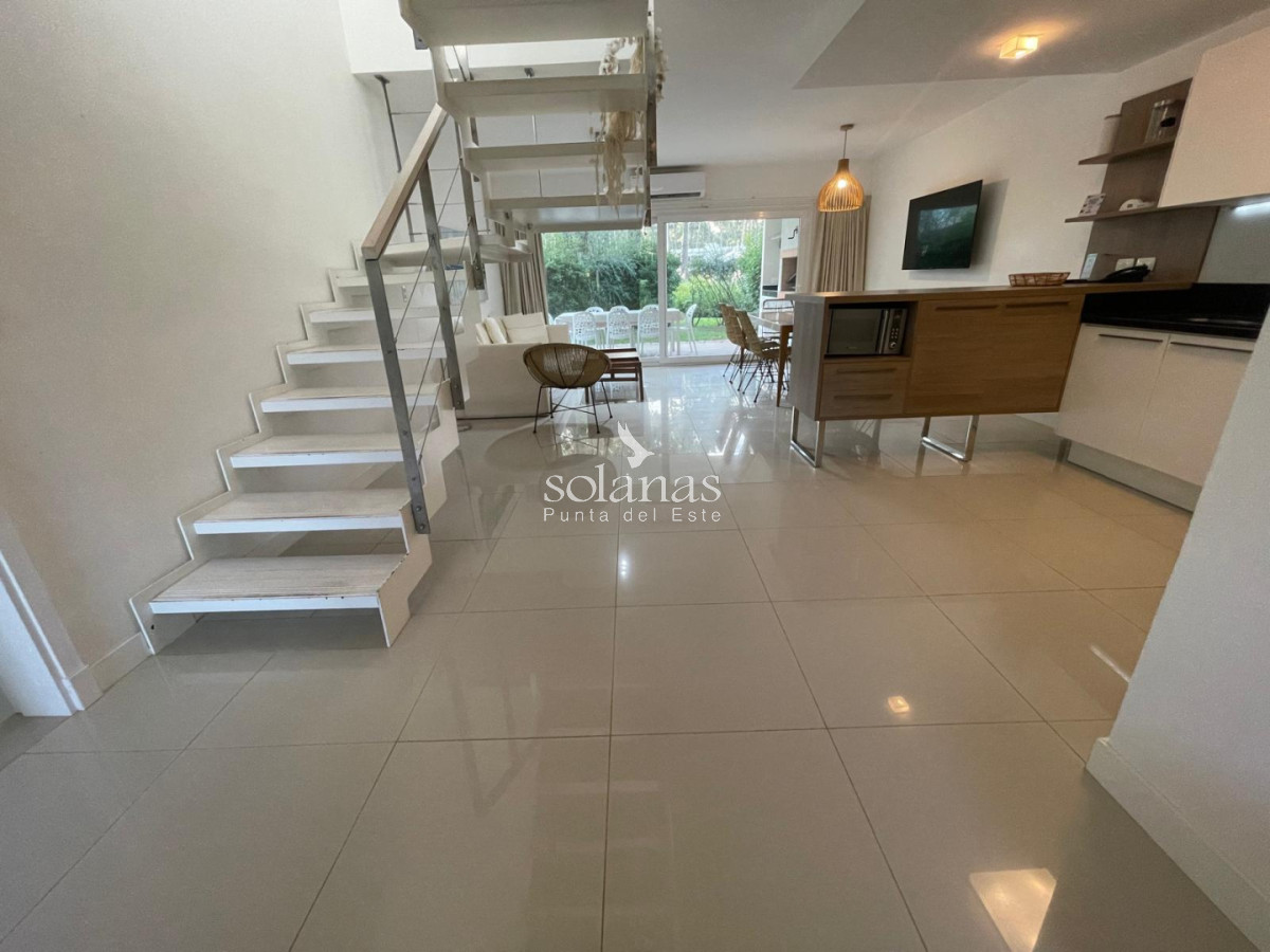 Casa ID.208 - Excelente Casa en Solanas - 3 Dormitorios, Parrillero y Piscina