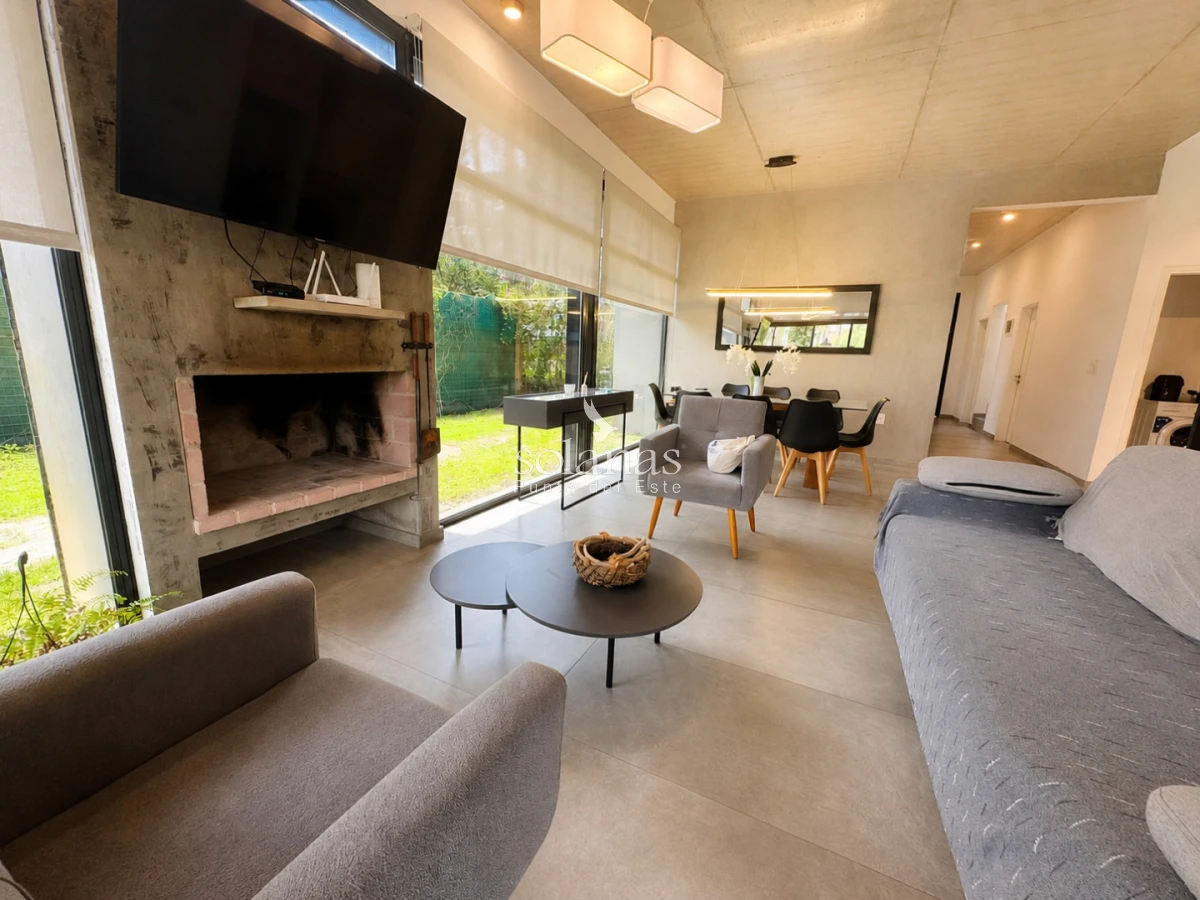 Casa ID.239 - Casa moderna con piscina y gran entorno verde en Solanas