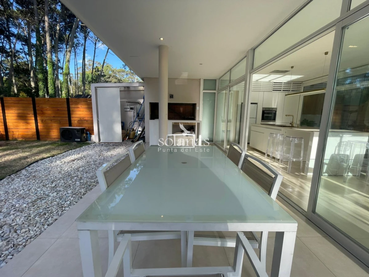 Casa ID.202 - 🏡 Elegancia Moderna en Cada Rincón: La Casa que Eleva Tu Estilo de Vida