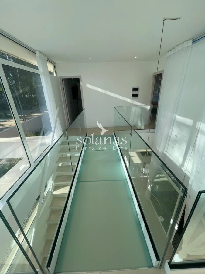 Casa ID.202 - 🏡 Elegancia Moderna en Cada Rincón: La Casa que Eleva Tu Estilo de Vida