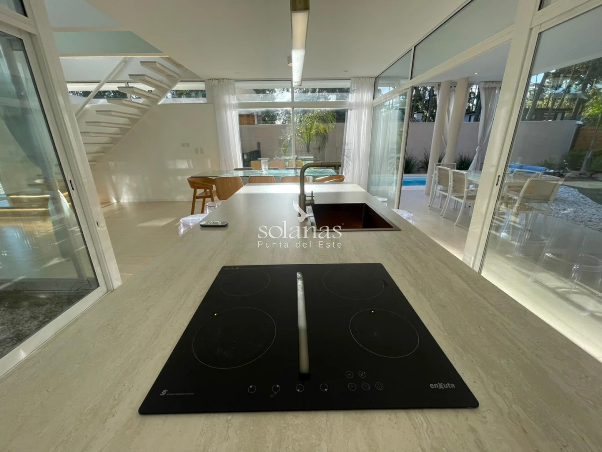 Casa ID.202 - 🏡 Elegancia Moderna en Cada Rincón: La Casa que Eleva Tu Estilo de Vida