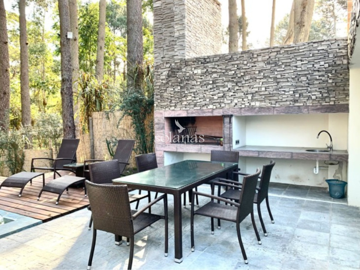Casa ID.244 - Luminosa, excelente ubicación y gran potencial de renta
