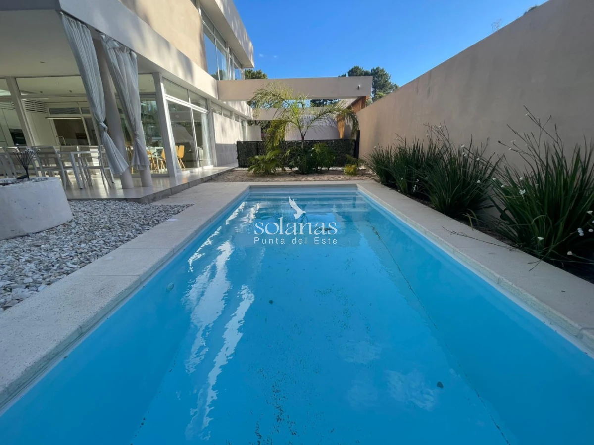 Casa ID.202 - 🏡 Elegancia Moderna en Cada Rincón: La Casa que Eleva Tu Estilo de Vida