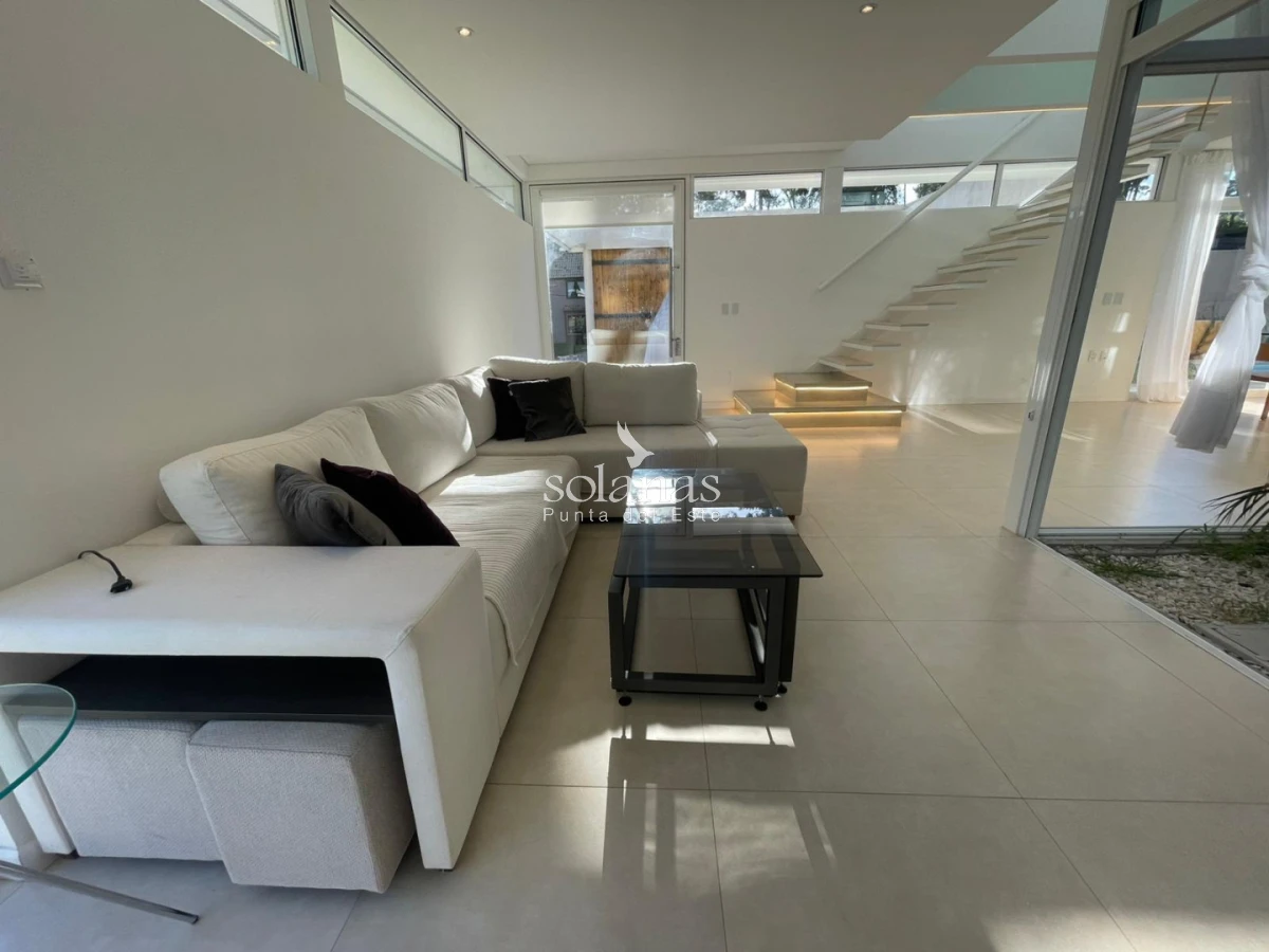 Casa ID.202 - 🏡 Elegancia Moderna en Cada Rincón: La Casa que Eleva Tu Estilo de Vida