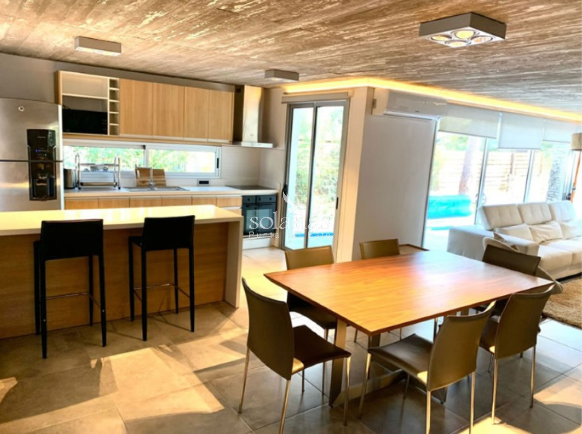 Casa ID.244 - Luminosa, excelente ubicación y gran potencial de renta