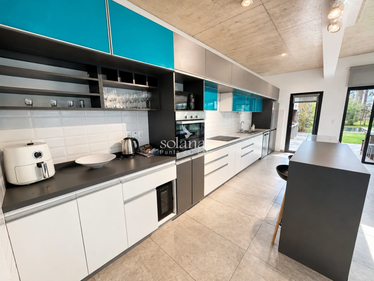 Casa ID.239 - Casa moderna con piscina y gran entorno verde en Solanas