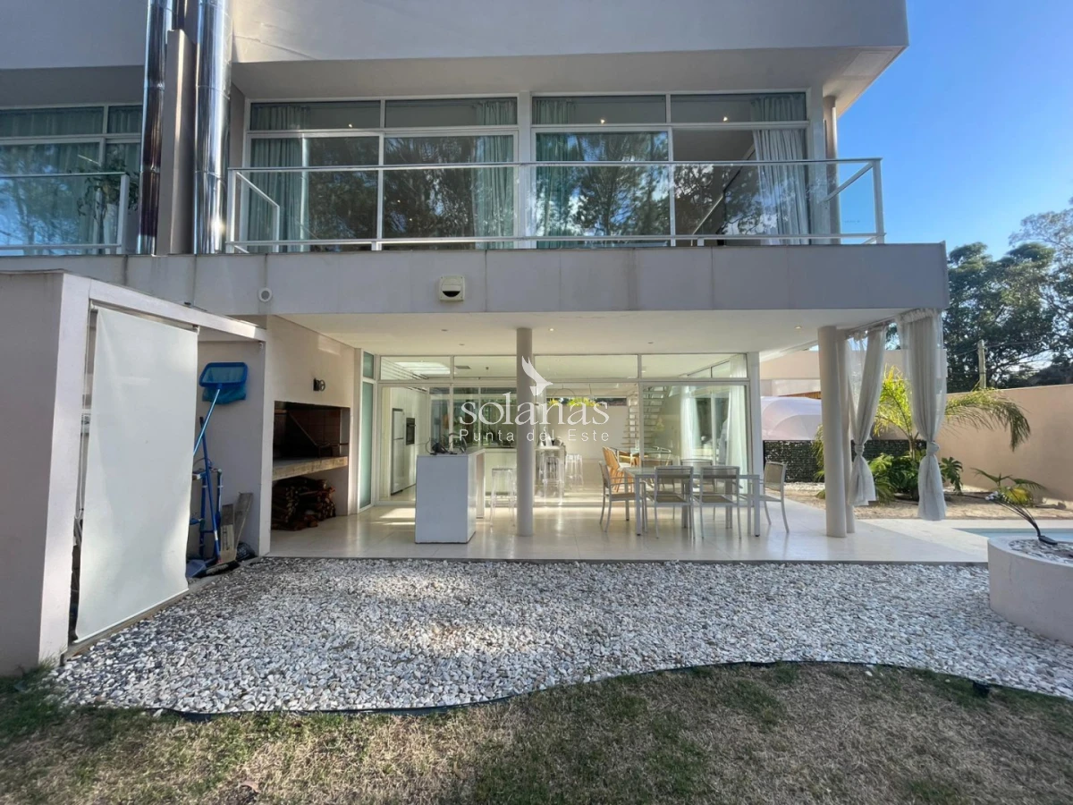 Casa ID.202 - 🏡 Elegancia Moderna en Cada Rincón: La Casa que Eleva Tu Estilo de Vida