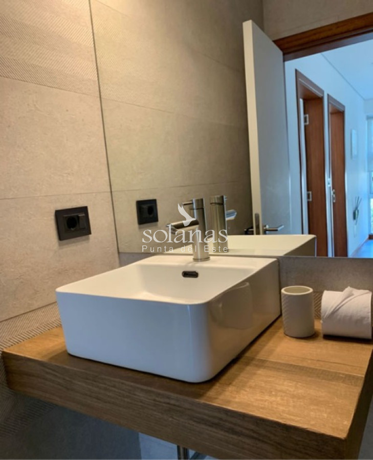 Casa ID.244 - Luminosa, excelente ubicación y gran potencial de renta