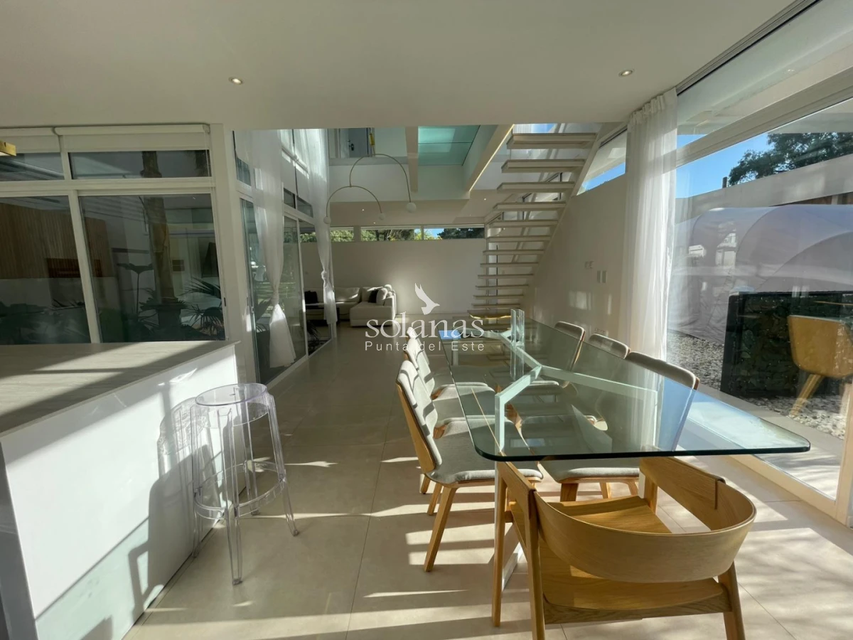 Casa ID.202 - 🏡 Elegancia Moderna en Cada Rincón: La Casa que Eleva Tu Estilo de Vida