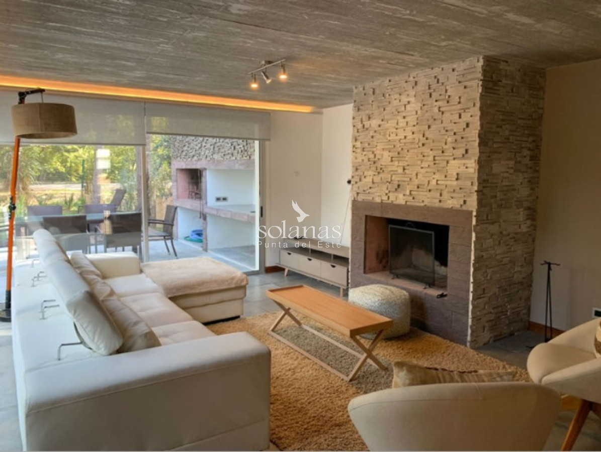 Casa ID.244 - Luminosa, excelente ubicación y gran potencial de renta