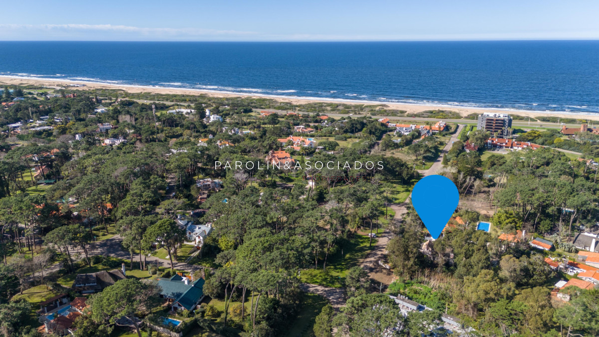 Playa Brava a 300 metros del Mar. Casa de 4 dormitorios.