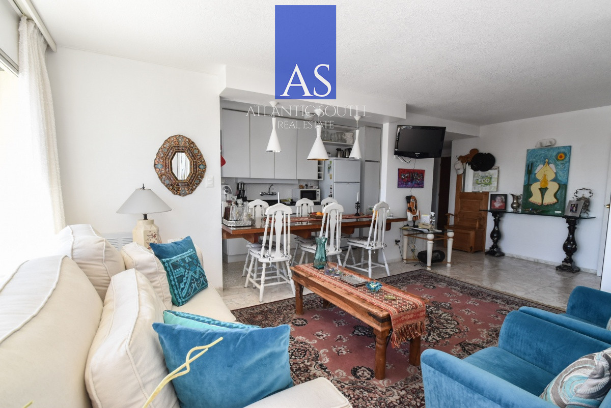 Apartamento ID.4248 - Apartamento en venta de 2 dormitorios + 2 baños . Reciclado con garage