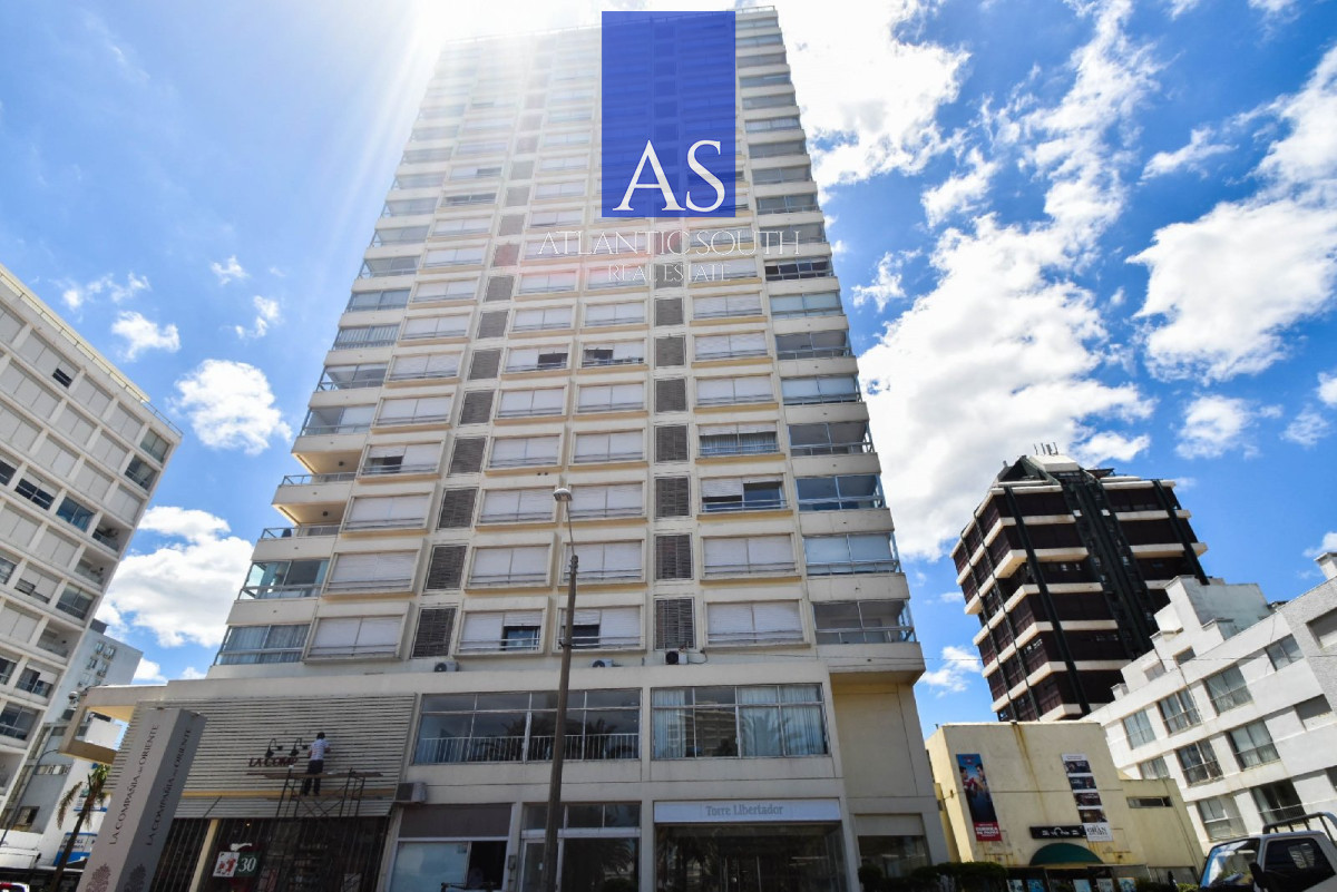 Apartamento ID.4248 - Apartamento en venta de 2 dormitorios + 2 baños . Reciclado con garage