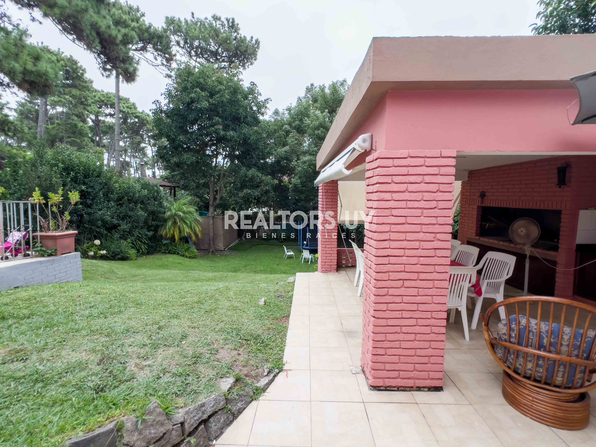 Casa ID.464 - Barrio Lugano. Casa reciclada a metros de Roosevelt. Zona Punta Shopping.
