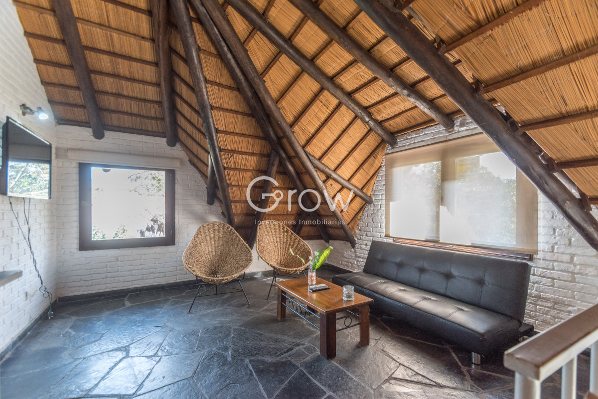 Casa ID.2820 - Casa en dos plantas sobre Av. Camacho