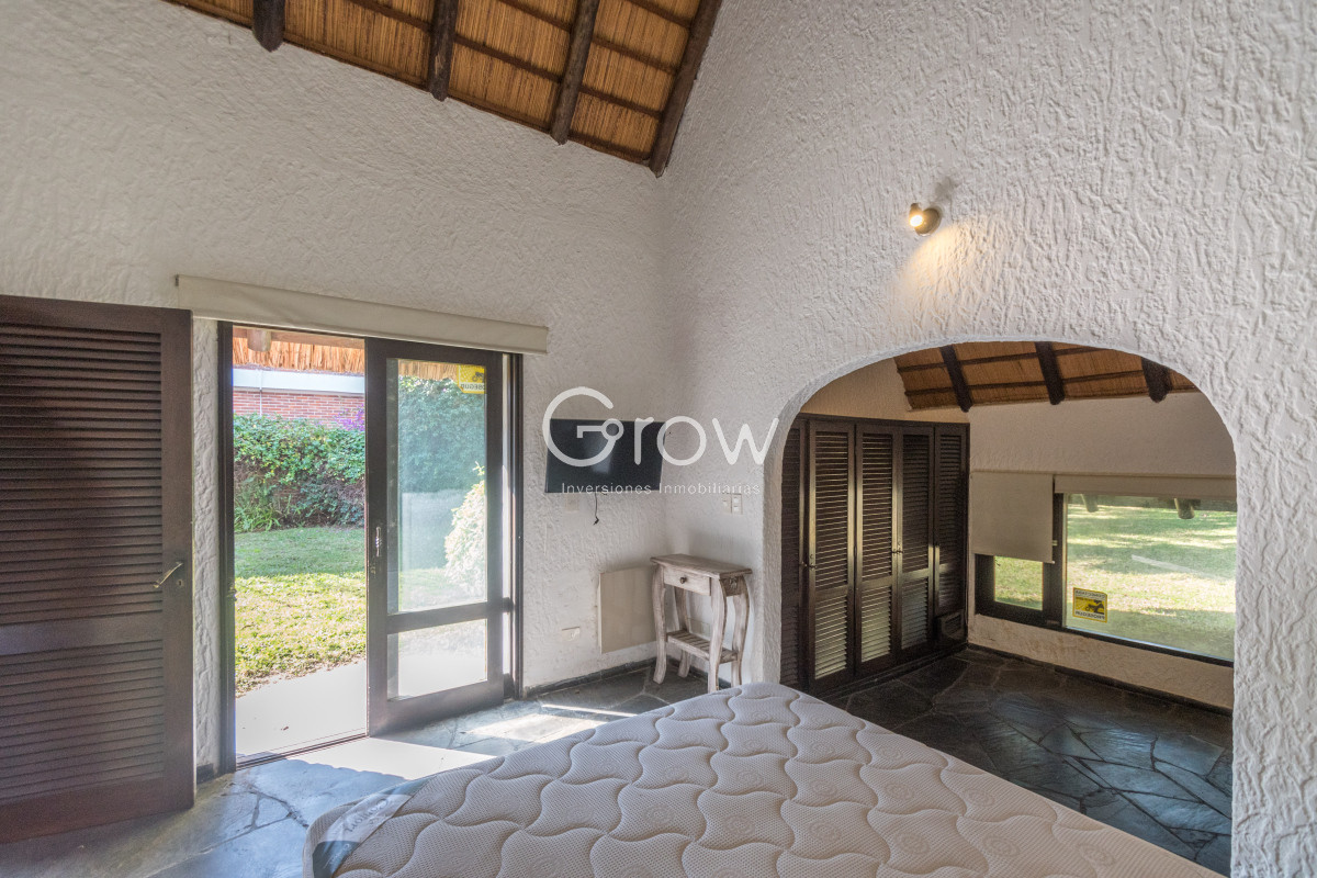 Casa ID.2820 - Casa en dos plantas sobre Av. Camacho