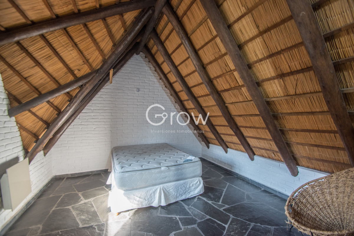 Casa ID.2820 - Casa en dos plantas sobre Av. Camacho