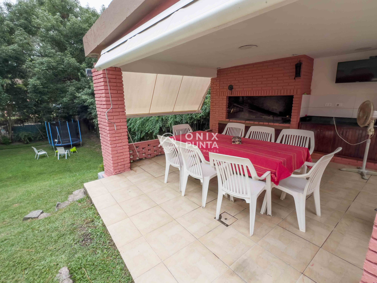 Casa ID.492 - Barrio Lugano. Casa reciclada a metros de Roosevelt. Zona Punta Shopping.