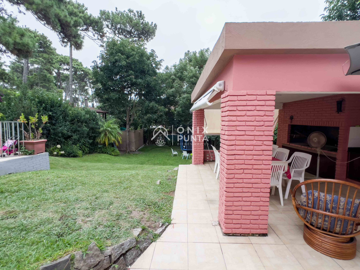 Casa ID.492 - Barrio Lugano. Casa reciclada a metros de Roosevelt. Zona Punta Shopping.