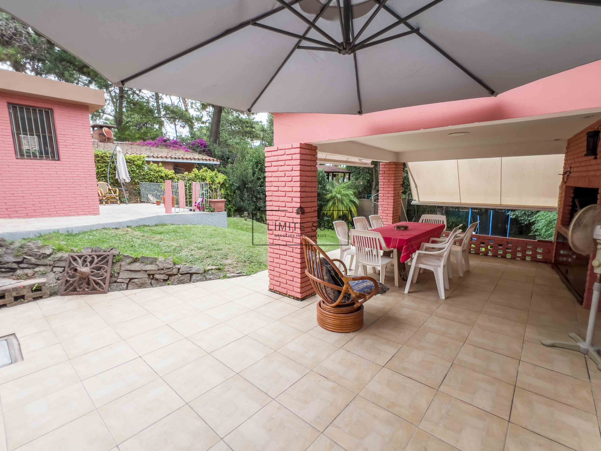 Casa ID.161 - Barrio Lugano. Casa reciclada a metros de Roosevelt. Zona Punta Shopping.