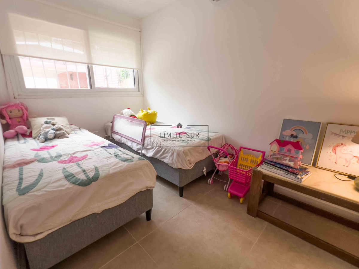 Casa ID.161 - Barrio Lugano. Casa reciclada a metros de Roosevelt. Zona Punta Shopping.
