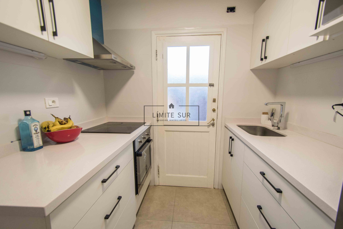 Casa ID.161 - Barrio Lugano. Casa reciclada a metros de Roosevelt. Zona Punta Shopping.