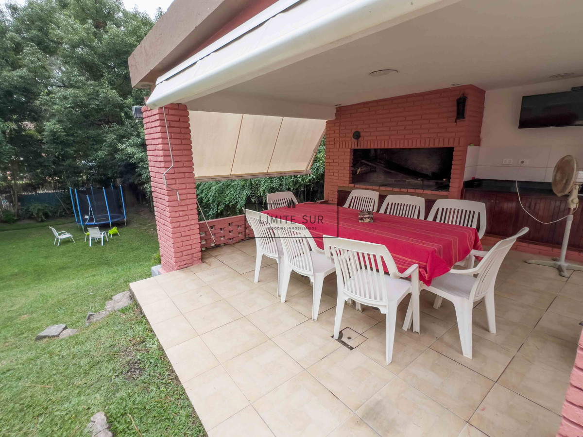Casa ID.161 - Barrio Lugano. Casa reciclada a metros de Roosevelt. Zona Punta Shopping.