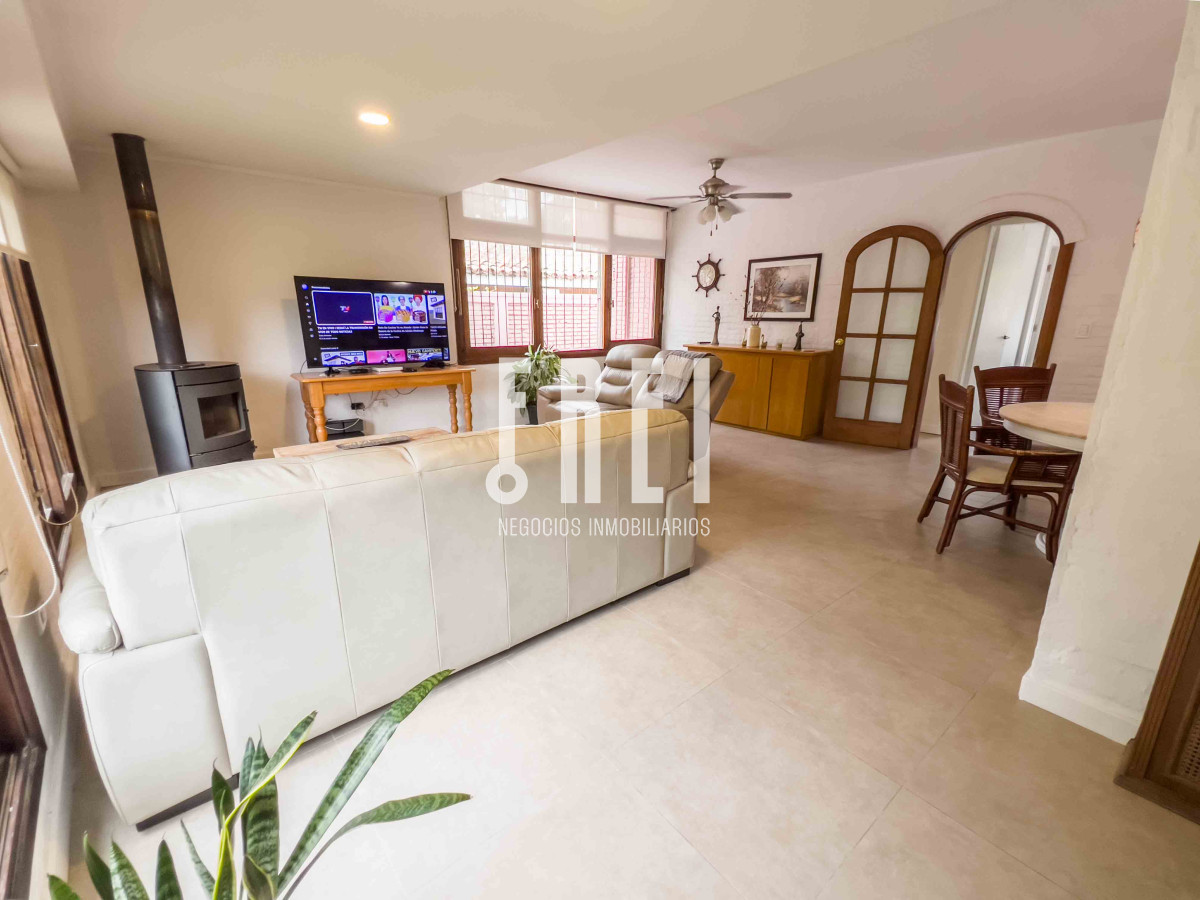 Casa ID.198 - Barrio Lugano. Casa reciclada a metros de Roosevelt. Zona Punta Shopping.