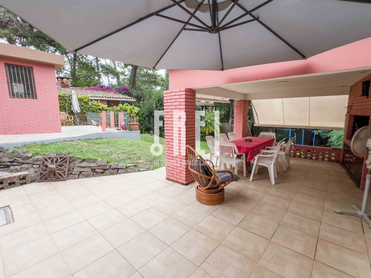 Casa ID.198 - Barrio Lugano. Casa reciclada a metros de Roosevelt. Zona Punta Shopping.