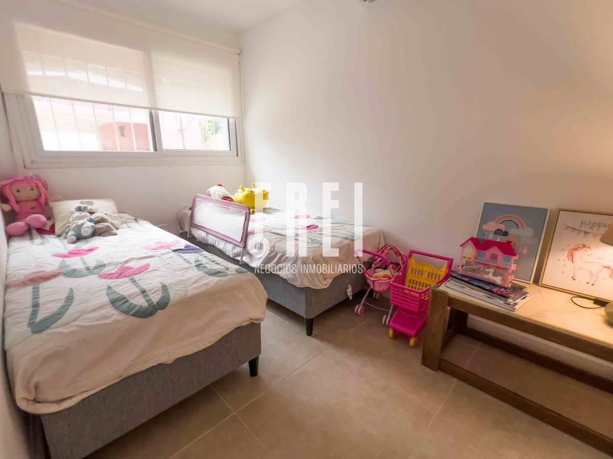 Casa ID.198 - Barrio Lugano. Casa reciclada a metros de Roosevelt. Zona Punta Shopping.