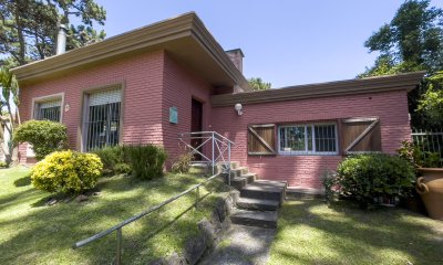 Barrio Lugano. Casa reciclada a metros de Roosevelt. Zona Punta Shopping.