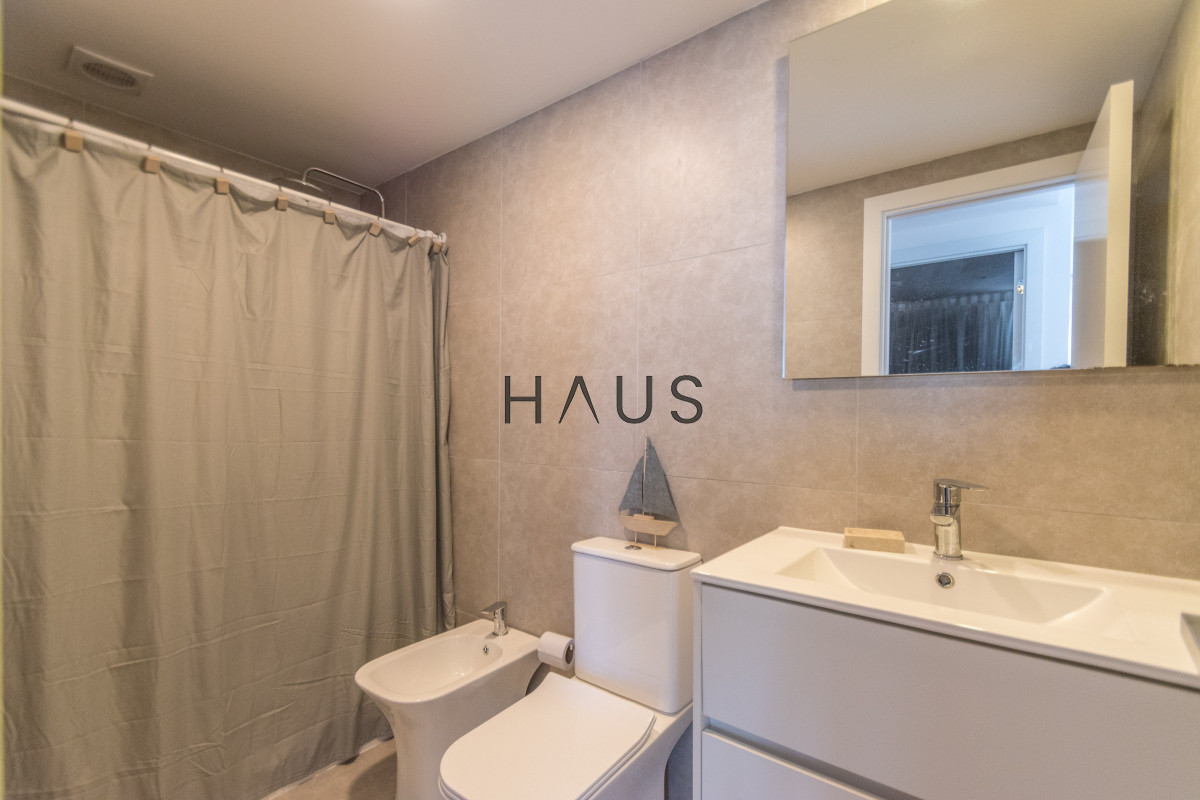 Apartamento ID.686 - SUDESTE. Excelente apartamento en moderno edificio.