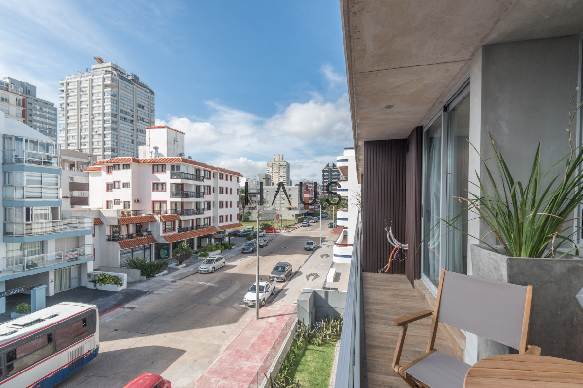 Apartamento ID.686 - SUDESTE. Excelente apartamento en moderno edificio.