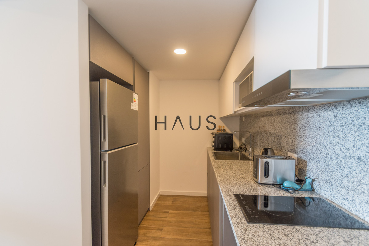 Apartamento ID.686 - SUDESTE. Excelente apartamento en moderno edificio.