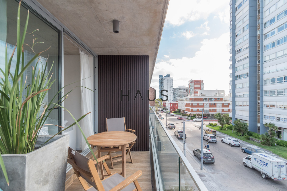 Apartamento ID.686 - SUDESTE. Excelente apartamento en moderno edificio.